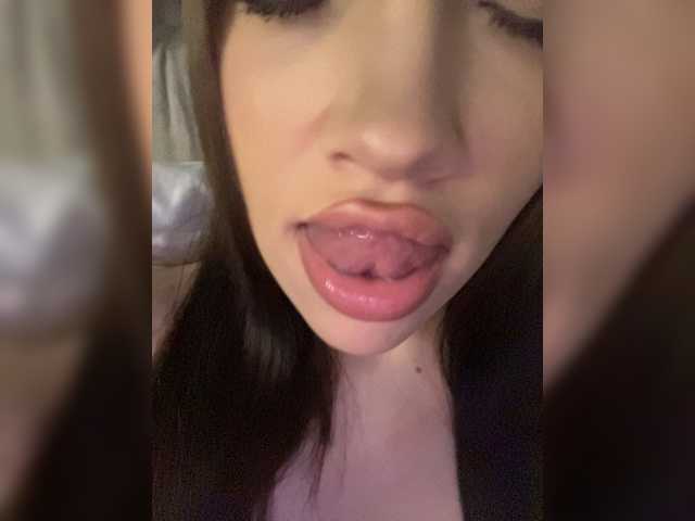 Glossmixdoll live cam on BongaCams