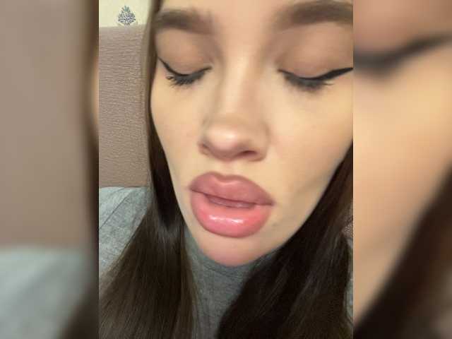 Glossmixdoll live cam on BongaCams