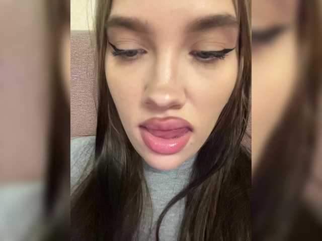 Glossmixdoll live cam on BongaCams