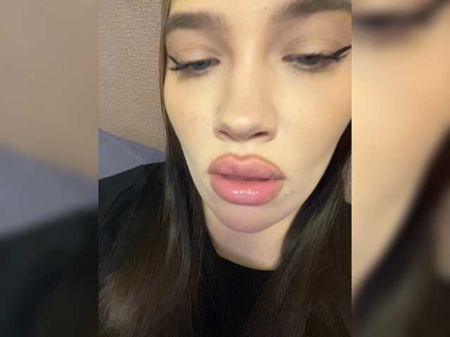 Glossmixdoll live cam on BongaCams