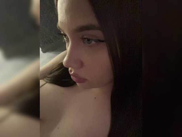 Glossmixdoll live cam on BongaCams
