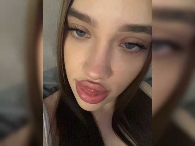 Glossmixdoll live cam on BongaCams