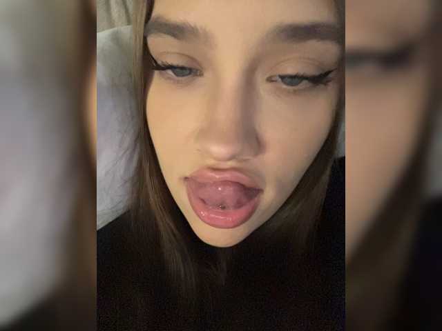 Glossmixdoll live cam on BongaCams