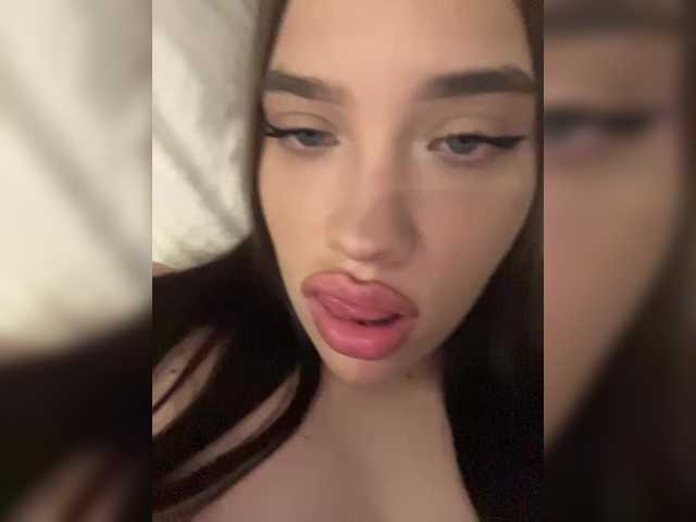 Glossmixdoll live cam on BongaCams