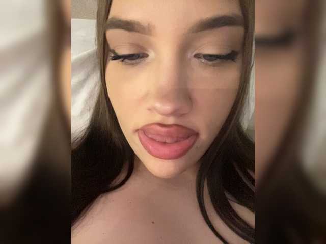 Glossmixdoll live cam on BongaCams