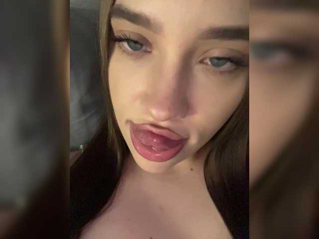 Glossmixdoll live cam on BongaCams