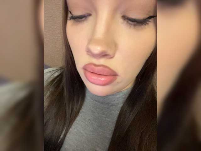 Glossmixdoll live cam on BongaCams