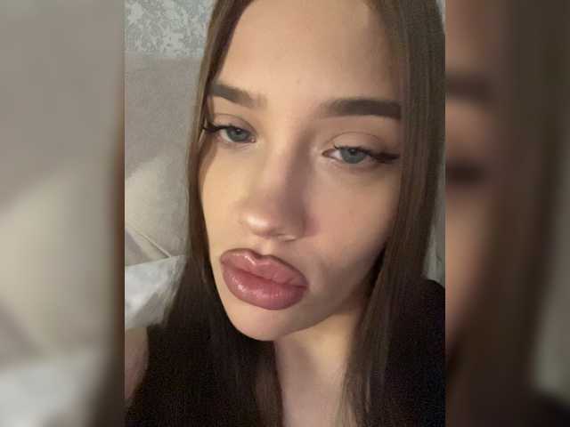 Glossmixdoll live cam on BongaCams
