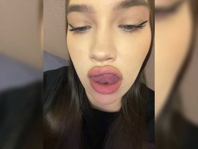 Glossmixdoll live cam on BongaCams