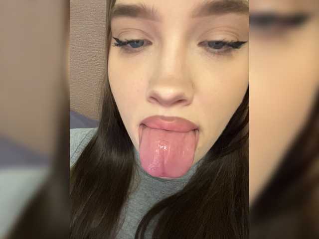 Glossmixdoll live cam on BongaCams