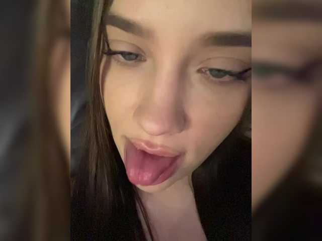 Glossmixdoll live cam on BongaCams