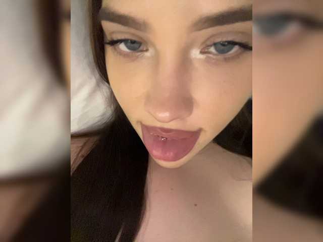 Glossmixdoll live cam on BongaCams