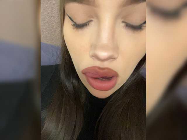 Glossmixdoll live cam on BongaCams