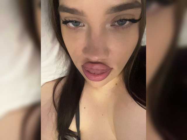 Glossmixdoll live webcam show