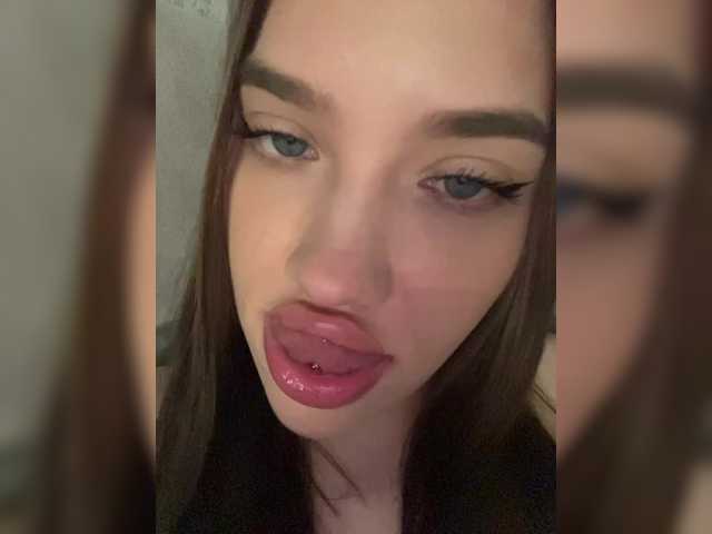 Glossmixdoll live cam on BongaCams