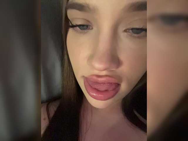 Glossmixdoll live cam on BongaCams