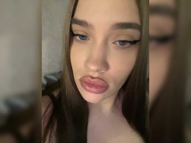 Glossmixdoll live cam on BongaCams
