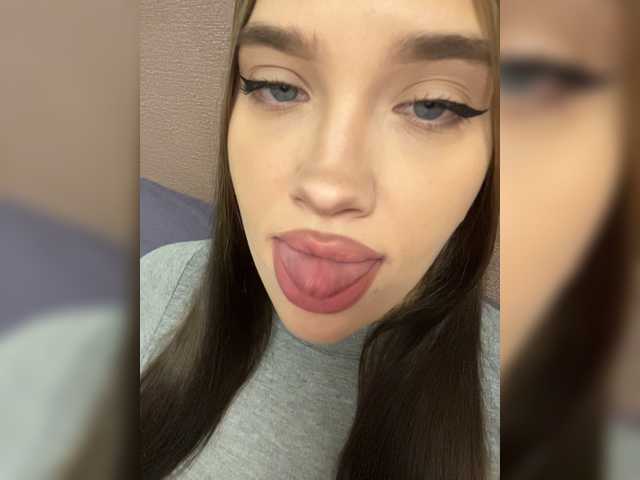 Glossmixdoll live cam on BongaCams