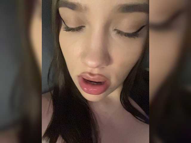 Glossmixdoll live cam on BongaCams