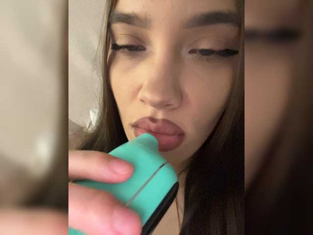Glossmixdoll live cam on BongaCams