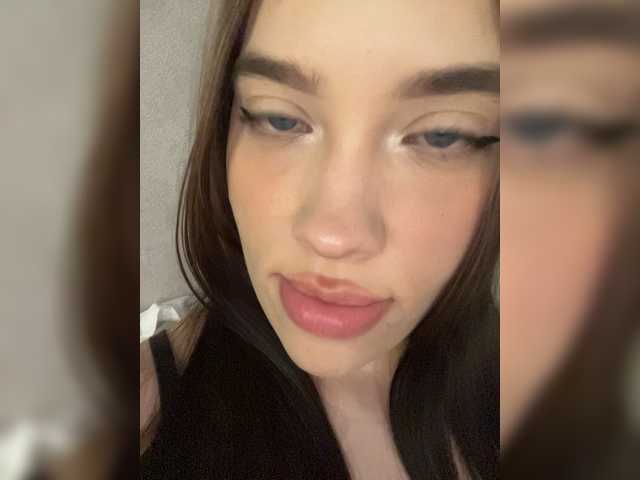 Glossmixdoll live cam on BongaCams