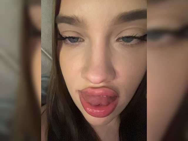 Glossmixdoll live cam on BongaCams