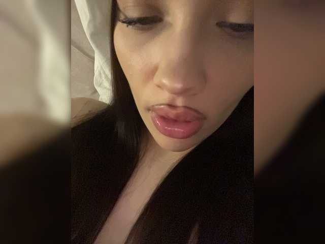 Glossmixdoll live cam on BongaCams