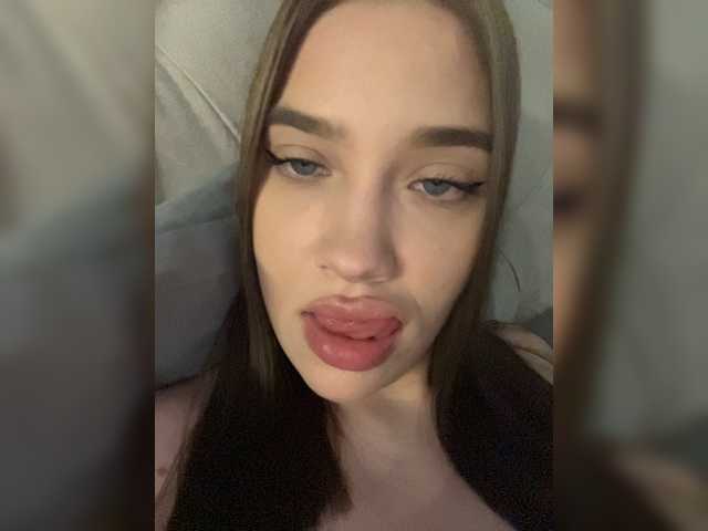 Glossmixdoll live cam on BongaCams