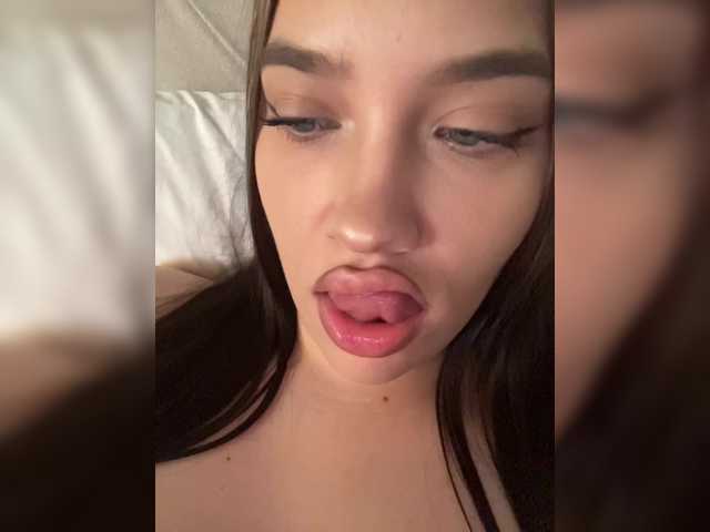 Glossmixdoll live cam on BongaCams