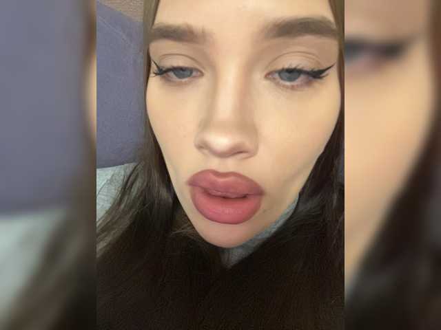 Glossmixdoll live webcam show