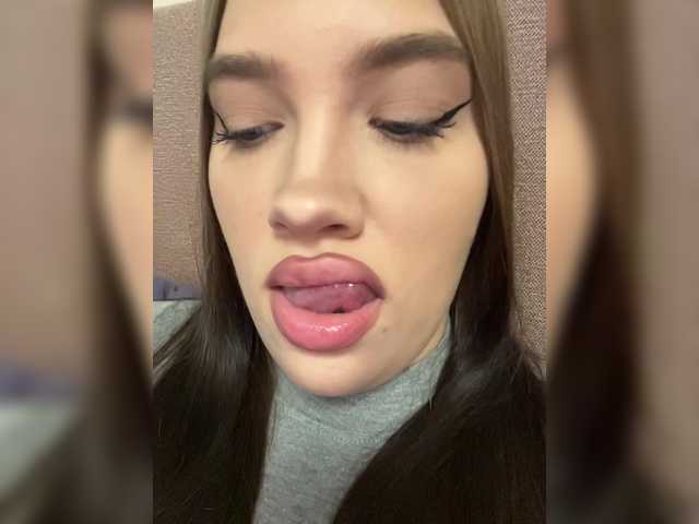 Glossmixdoll live webcam show