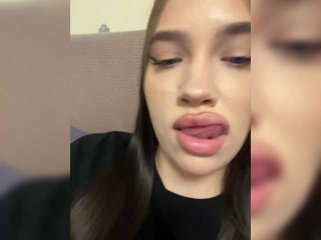 Glossmixdoll live cam on BongaCams