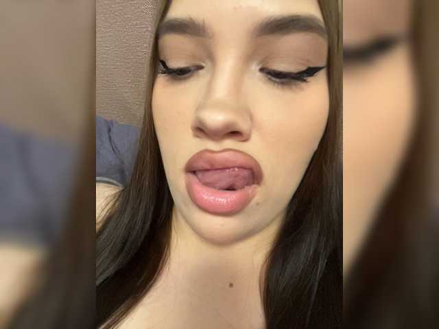Glossmixdoll live webcam show