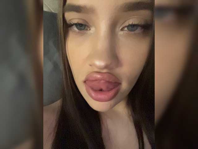 Glossmixdoll live cam on BongaCams