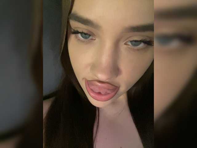 Glossmixdoll live cam on BongaCams