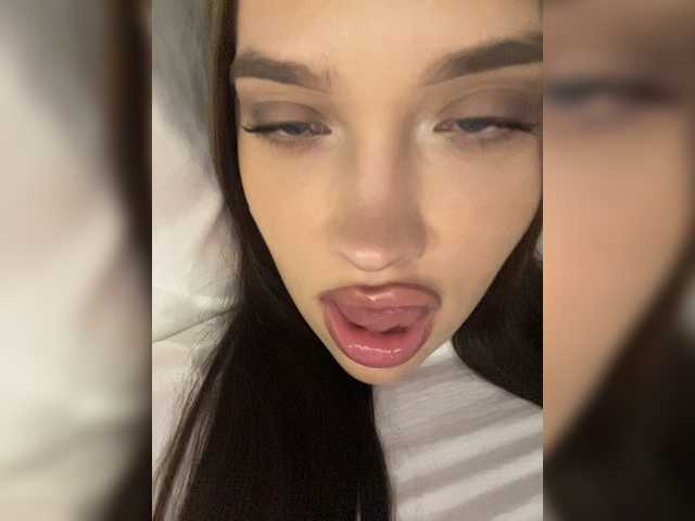 Glossmixdoll live cam on BongaCams