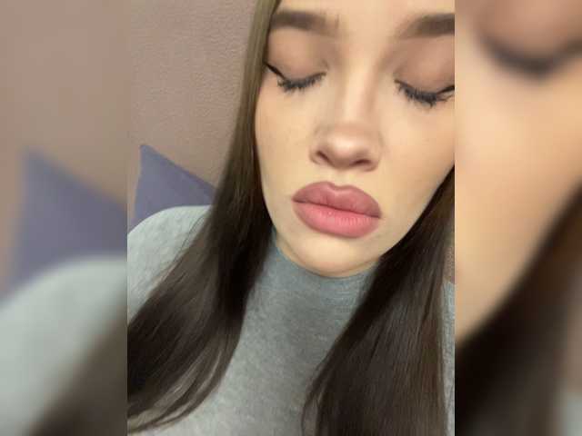 Glossmixdoll live cam on BongaCams