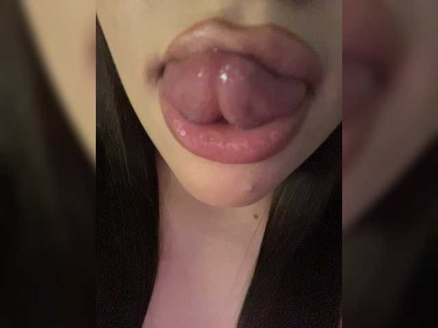 Glossmixdoll live cam on BongaCams