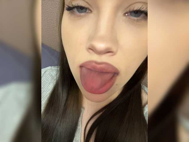 Glossmixdoll live cam on BongaCams