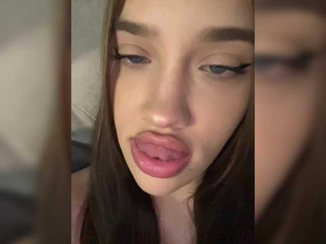 Glossmixdoll live cam on BongaCams