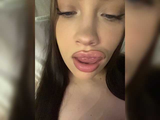 Glossmixdoll live cam on BongaCams