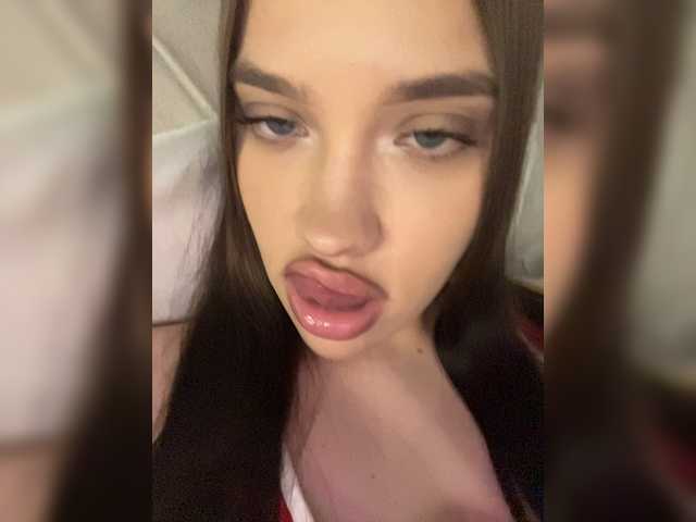 Glossmixdoll live cam on BongaCams