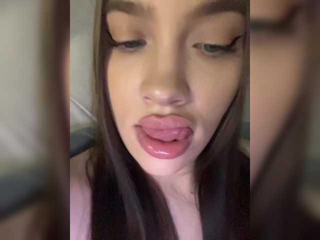 Glossmixdoll live cam on BongaCams