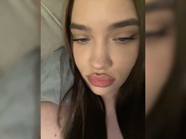 Glossmixdoll live cam on BongaCams