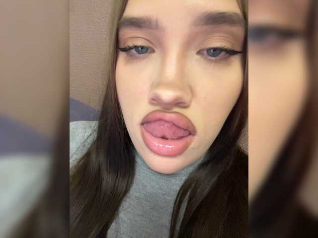 Glossmixdoll live cam on BongaCams