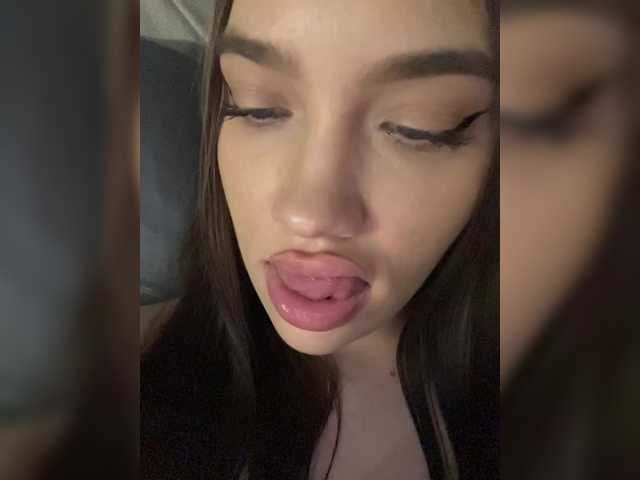 Glossmixdoll live cam on BongaCams