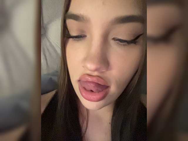 Glossmixdoll live cam on BongaCams