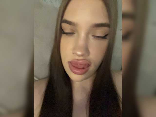 Glossmixdoll live cam on BongaCams