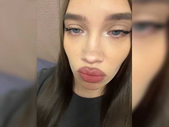 Glossmixdoll live cam on BongaCams