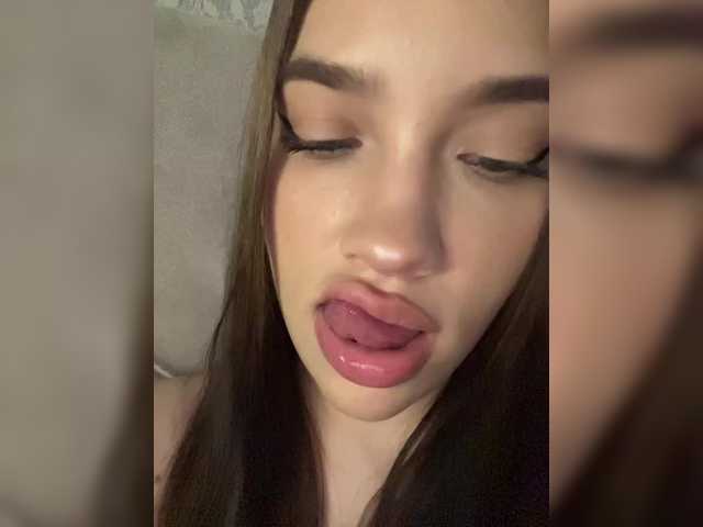 Glossmixdoll live cam on BongaCams